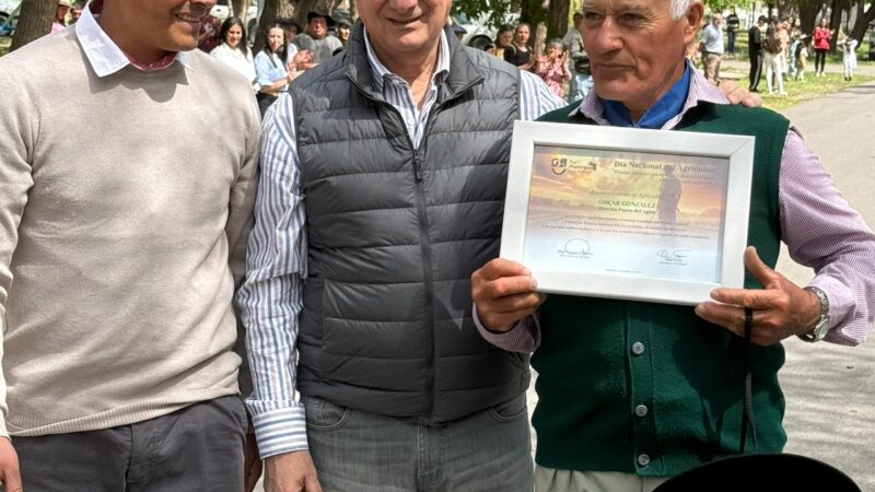 Omar Félix presentó obras en Punta de Agua y participó de los festejos por el 105° aniversario