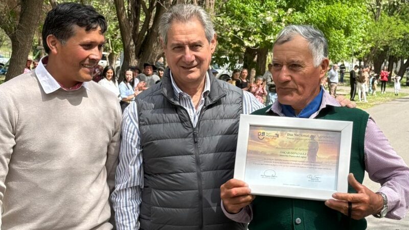 Omar Félix presentó obras en Punta de Agua y participó de los festejos por el 105° aniversario