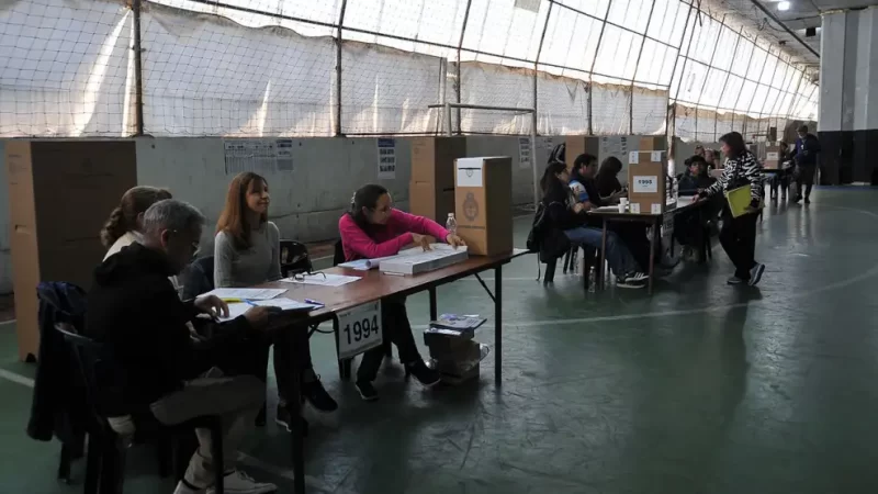A mediodía, había votado el 23% del padrón (menos que en 2021 y 2023)