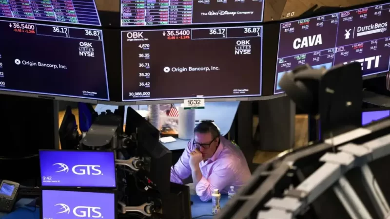 Suben casi 50% las acciones y los bonos argentinos en el exterior y el dólar baja fuerte