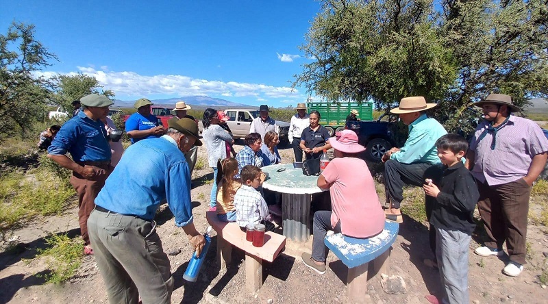 Apoyo a productores y mejora de caminos rurales en el Secano de San Rafael