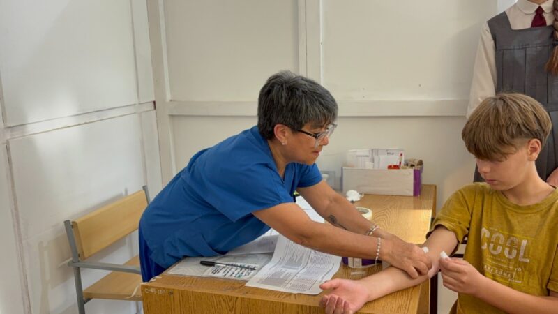 La Dirección de Salud Municipal y un servicio de laboratorio móvil en barrios y distritos
