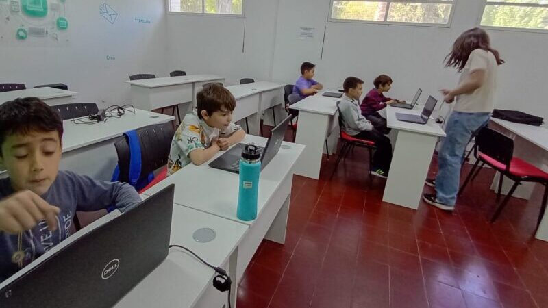 Robotizarte: el espacio del municipio de San Rafael donde los niños vinculan el arte con la robótica