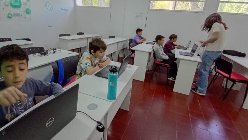 Robotizarte: el espacio del municipio de San Rafael donde los niños vinculan el arte con la robótica