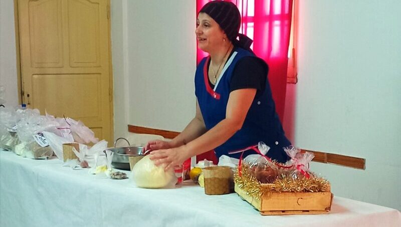 Comenzaron los talleres itinerantes para aprender a hacer pan dulce y panettone en barrios y distritos