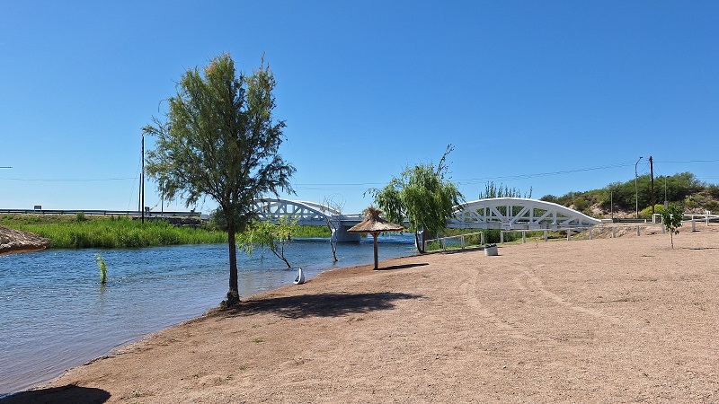 La Costanera de Los Tableros abre su temporada con un gran sunset sobre el Atuel