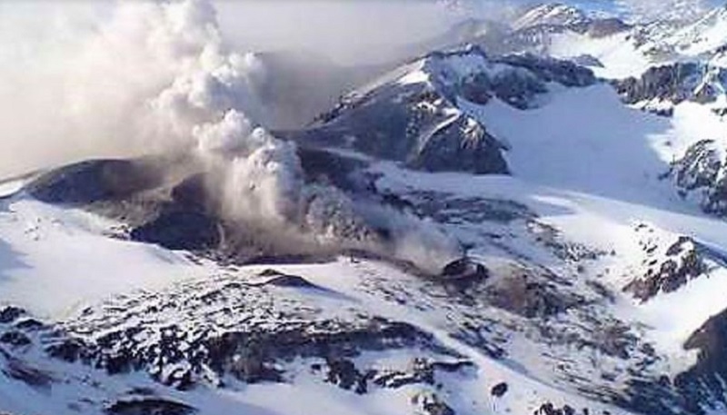 Alerta por un volcán en Mendoza: las cenizas que hacen temer una posible erupción