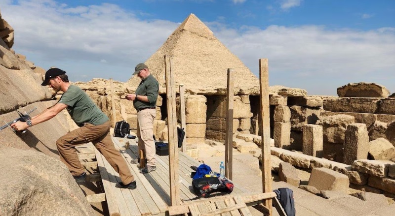 Un impactante descubrimiento en las pirámides de Giza sugiere la existencia de una misteriosa puerta secreta