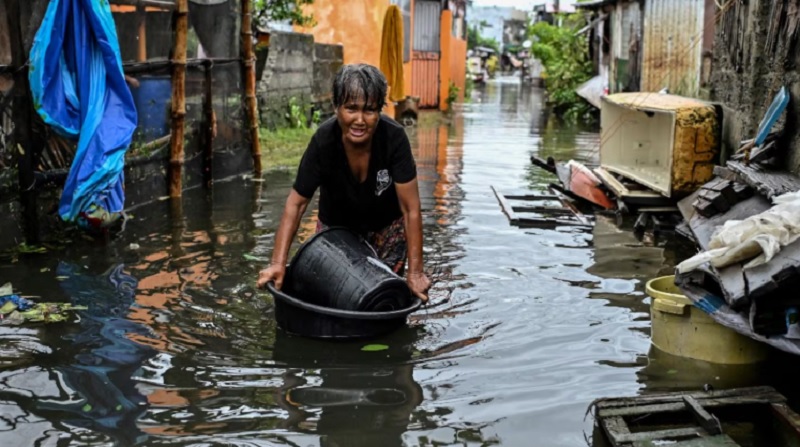 Un supertifón golpeó a Filipinas: hay al menos cinco muertos y más de un millón de personas evacuadas