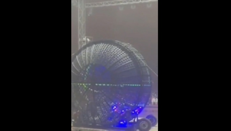 Un acróbata chileno murió tras un brutal accidente con su moto en un circo en Italia
