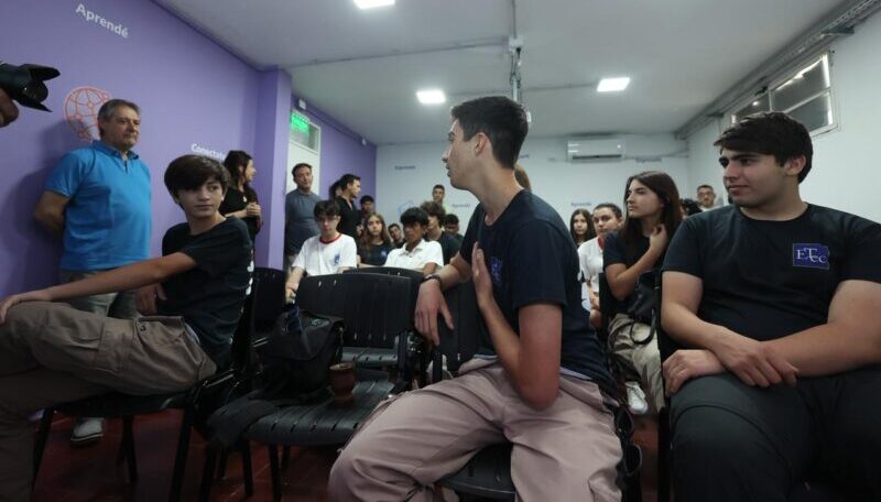 Omar Félix acompañó a los chicos que participan del «Campamento de Ciencias» junto a la Conae