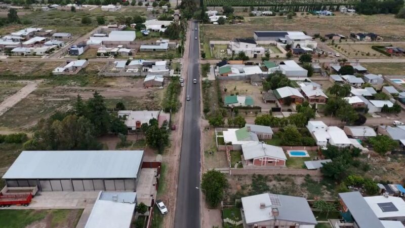 Así luce desde el aire la pavimentada y ensanchada calle Sueta
