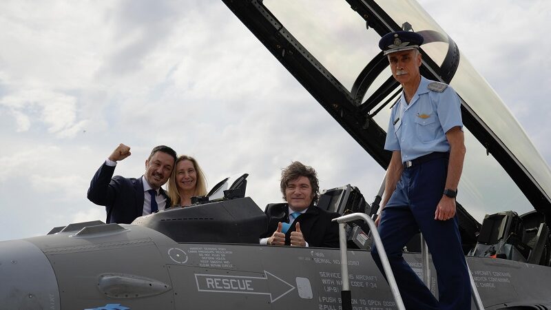 Rumania gastó un euro en la compra de los F-16 y expone el gasto millonario del gobierno