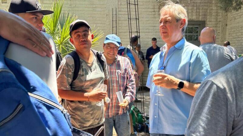 Omar Félix compartió el brindis de fin de año con personal de la planta de servicios