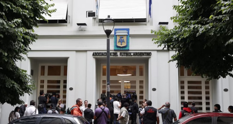 Allanaron la sede de la AFA y clubes de fútbol por la causa Sur Finanzas