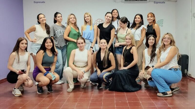 Las representantes vendimiales se capacitan en danzas folklóricas