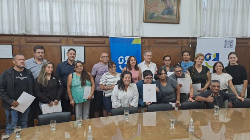 El intendente Omar Félix entregó apoyos económicos a emprendedores con discapacidad
