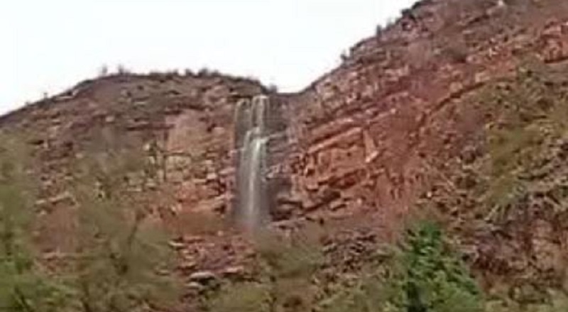 Por la lluvia hubo crecida y cascadas temporales en Valle Grande