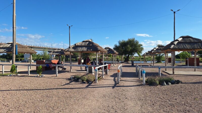 La costanera de Monte Comán se viste de gala para celebrar su aniversario con una gran fiesta de carnaval