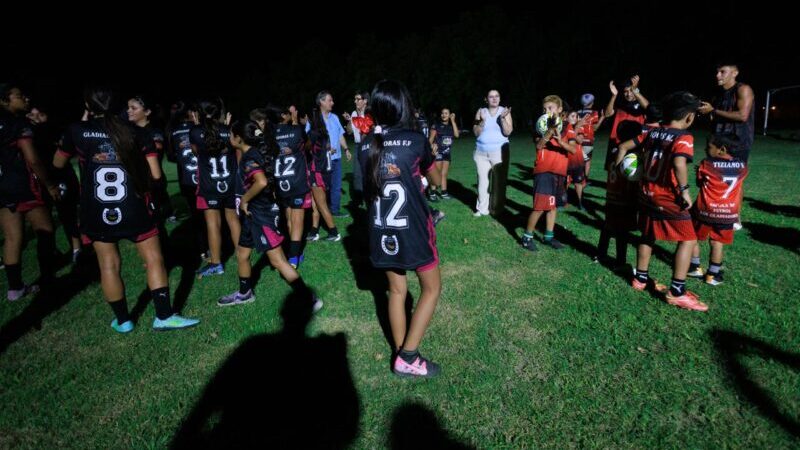 Gracias al aporte municipal, «Los Gladiadores» tienen su centro deportivo iluminado