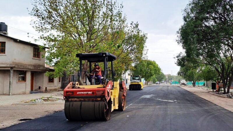 Omar Félix supervisó el asfaltado de Av. Pedro Vargas y anunció que pronto se terminará El Libertador