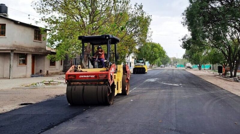 Omar Félix supervisó el asfaltado de Av. Pedro Vargas y anunció que pronto se terminará El Libertador