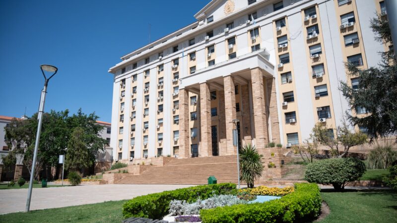El Gobierno de Mendoza oficializó cesantías y sanciones en la Administración Pública provincial