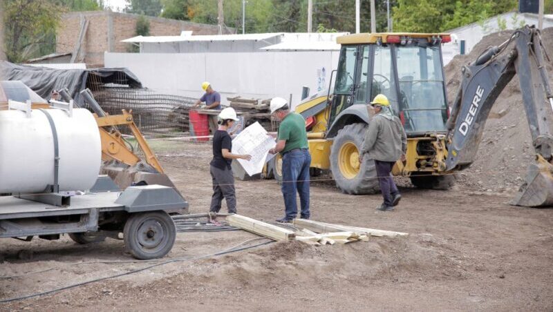 Comenzó la construcción de la Comisaría 42 y avanza el nuevo jardín Corazones del Atuel en San Rafael