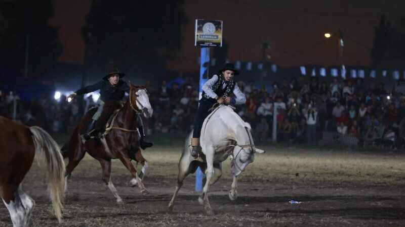 En una multitudinaria celebración, el intendente estuvo presente en la Fiesta Nacional del Caballo