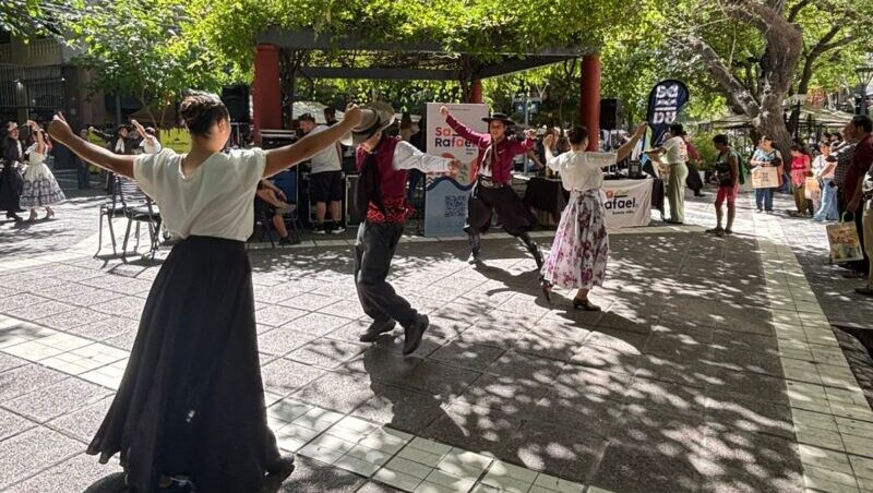 San Rafael brilló con su presentación en la peatonal Sarmiento de la ciudad de Mendoza