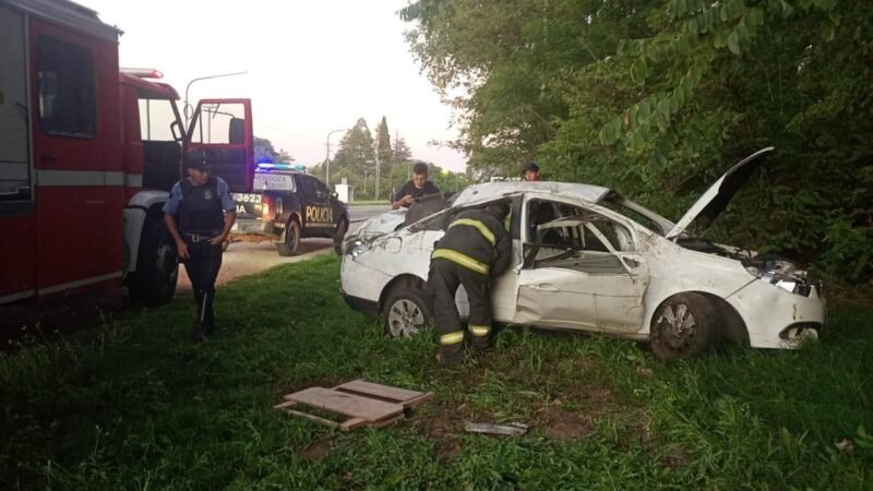 Pareja lesionada en un vuelco en inmediaciones de bodega Bianchi