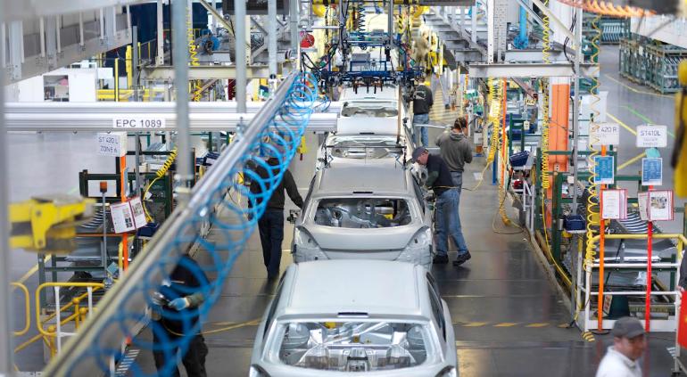 Industria en crisis: la producción automotriz sufrió un duro golpe en enero y se derrumbó un 30,1% anual
