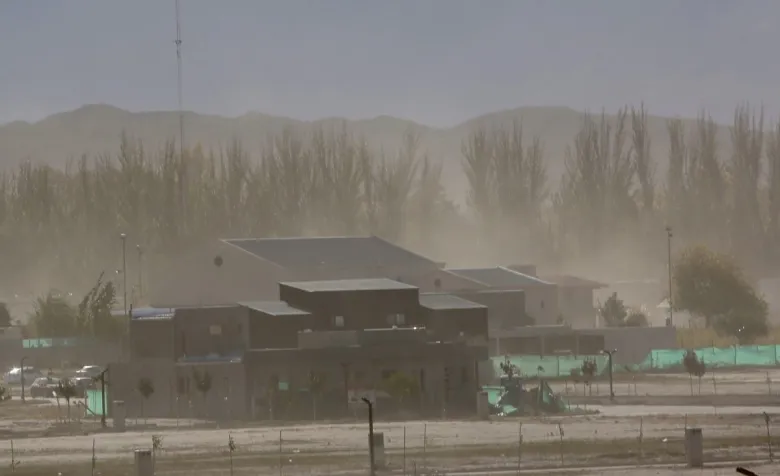 El tiempo en Mendoza: alerta amarilla por Viento Zonda y tormentas con granizo