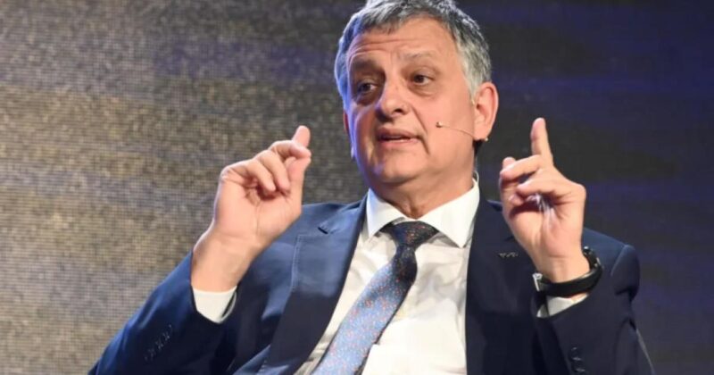 El presidente de YPF afirmó que “no va a haber cimbronazos” en el precio de los combustibles»
