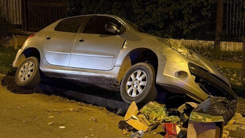 Conductora ebria, volcó y fue detenida