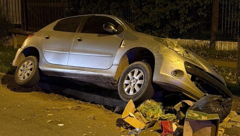 Conductora ebria, volcó y fue detenida