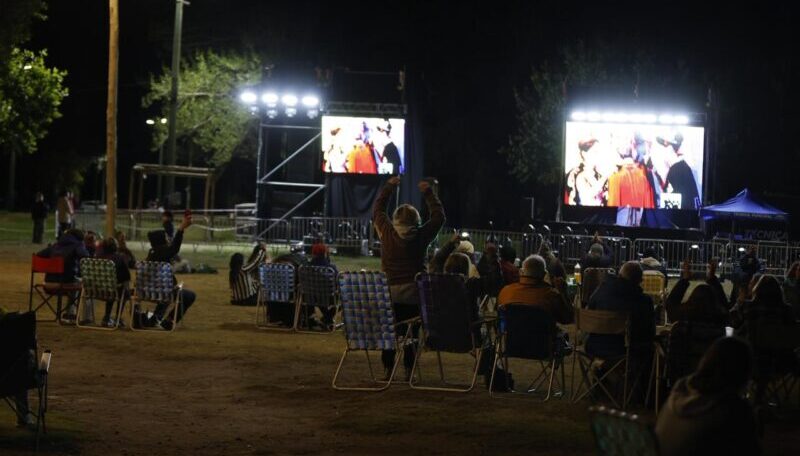 Los sanrafaelinos festejaron en el Parque Yrigoyen la coronación de Azul Antolinez