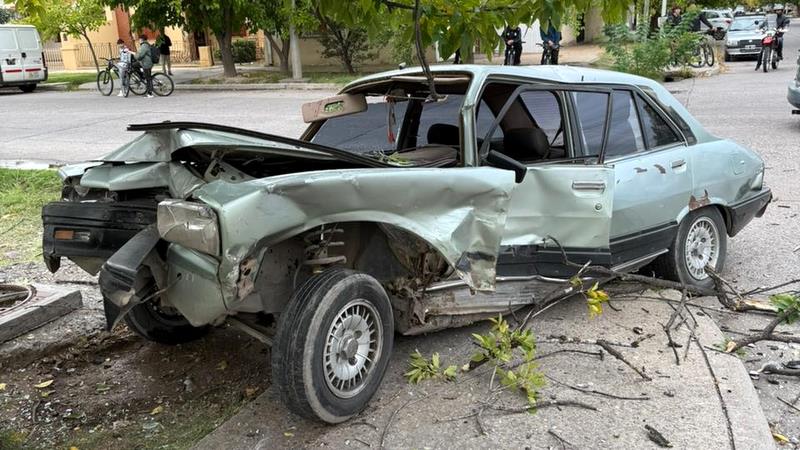 Violento choque en Colon y Maza