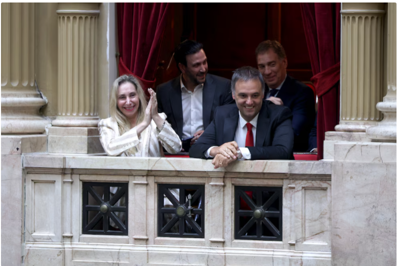 El Gobierno ensayó una tregua, se alineó detrás de Adorni y busca dejar atrás la polémica