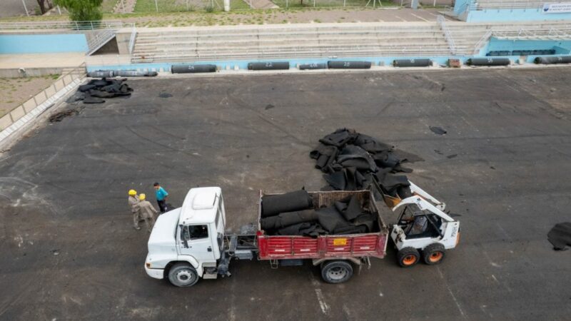 Iniciaron las obras de renovación integral de la cancha de hockey provincial