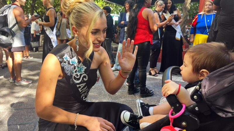 Reinas de todo corazón: Azul Antolinez acompaña al asilo Hogar las Mercedes
