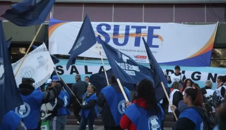 El SUTE aceptó la oferta salarial del Gobierno: ¿qué aumento cobrarán los docentes de Mendoza?