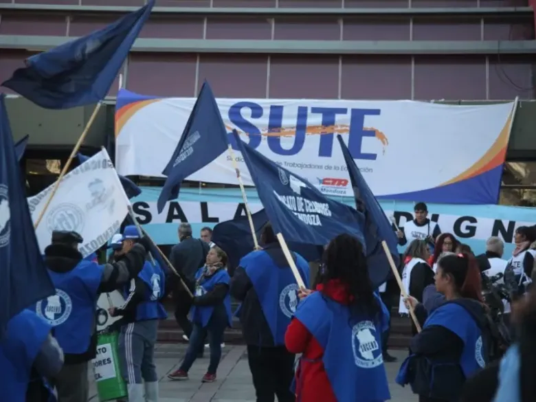 El SUTE aceptó la oferta salarial del Gobierno: ¿qué aumento cobrarán los docentes de Mendoza?