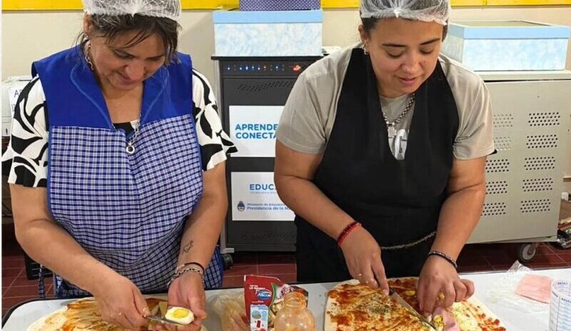 El municipio ofrece talleres cortos e itinerantes de tapicería y cocina