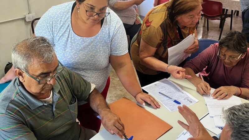 El municipio acerca a los barrios y distritos el trámite de eximición de tasas para adultos mayores