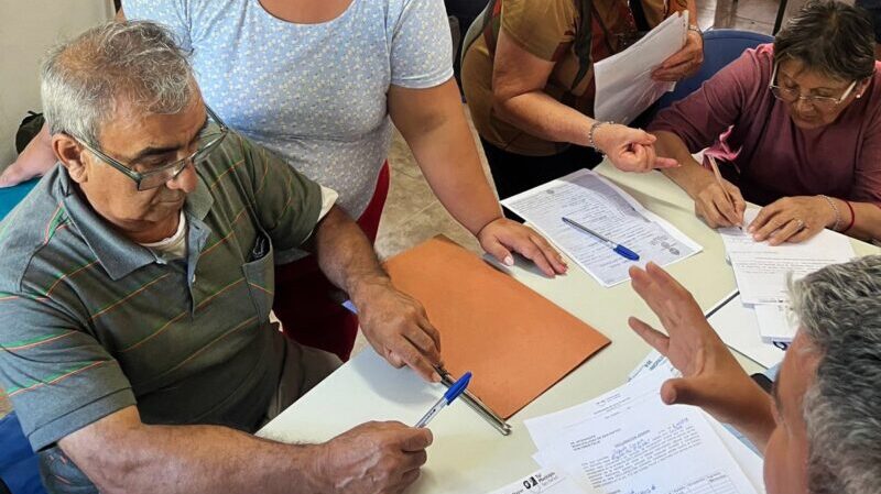 El municipio acerca a los barrios y distritos el trámite de eximición de tasas para adultos mayores