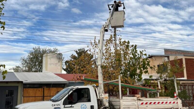 El municipio instala más de 120 nuevas luces Led en avenidas Cantoni, Vélez Sarfield, Juan XXIII y El Libertador
