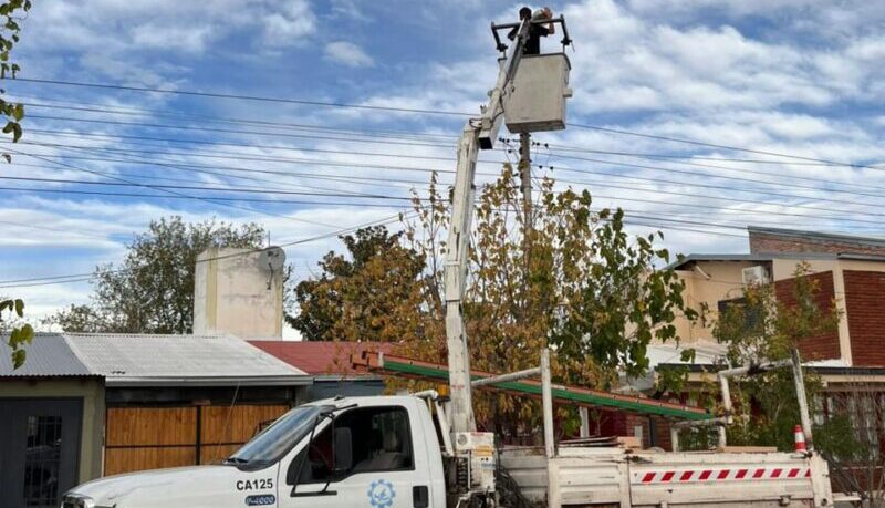 El municipio instala más de 120 nuevas luces Led en avenidas Cantoni, Vélez Sarfield, Juan XXIII y El Libertador