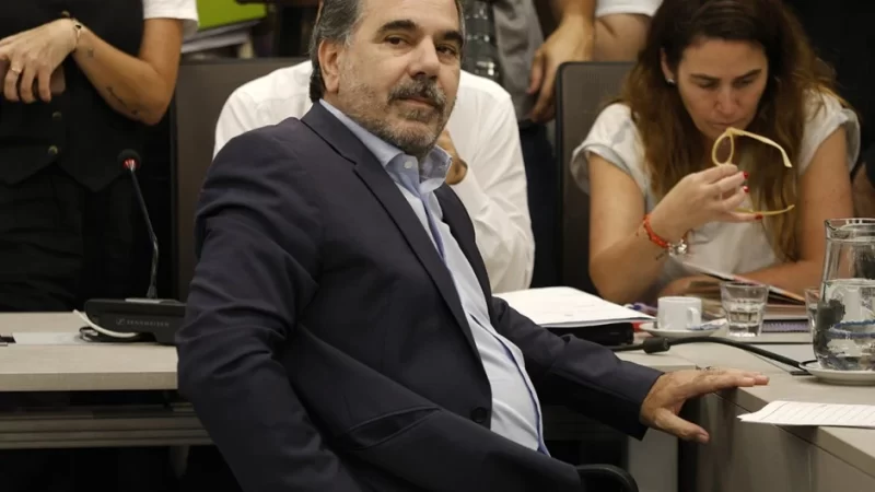 El PRO salvó a Adorni de la interpelación, pero el peronismo busca votos para destituirlo