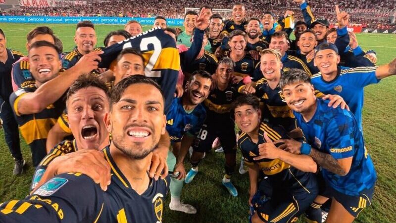 Con un polémico arbitraje y con un penal de Paredes, Boca le ganó a River en el Monumental